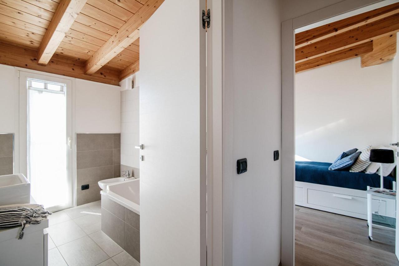White Attic - By Myhomeincomo Camnago Volta Exterior photo