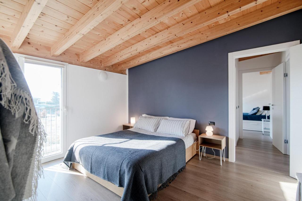 White Attic - By Myhomeincomo Camnago Volta Exterior photo