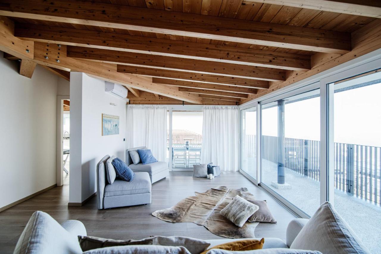 White Attic - By Myhomeincomo Camnago Volta Exterior photo