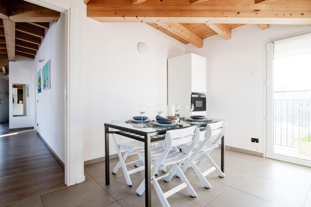 White Attic - By Myhomeincomo Camnago Volta Exterior photo