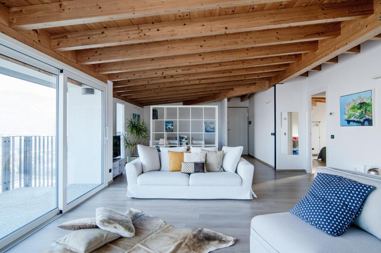 White Attic - By Myhomeincomo Camnago Volta Exterior photo