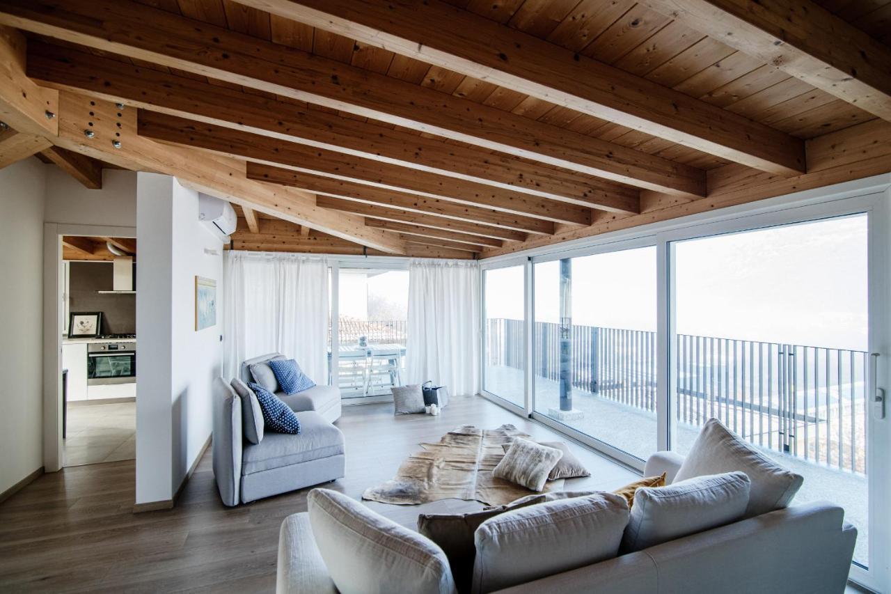 White Attic - By Myhomeincomo Camnago Volta Exterior photo
